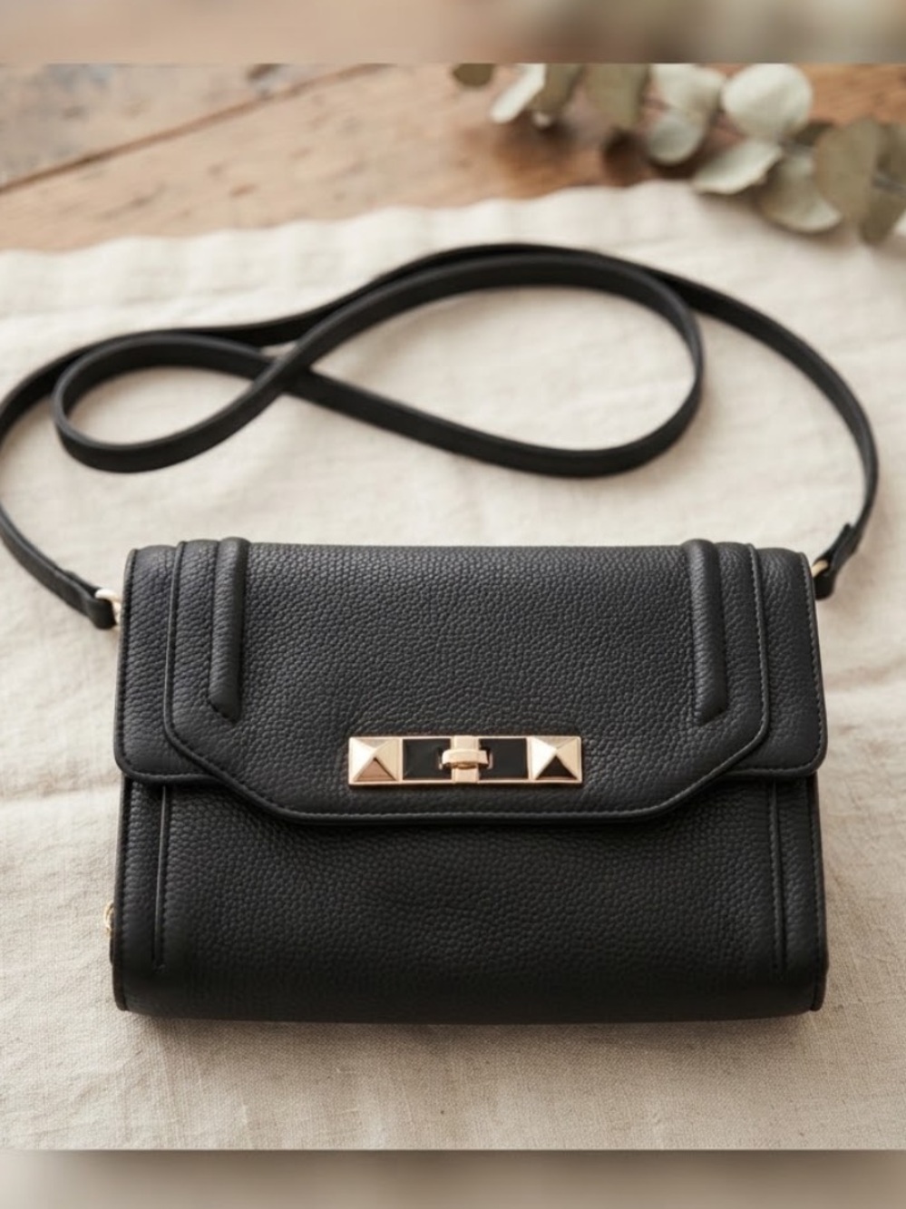 Jessica Simpson Black Pebble Faux Leather Crossbody Wallet Bag